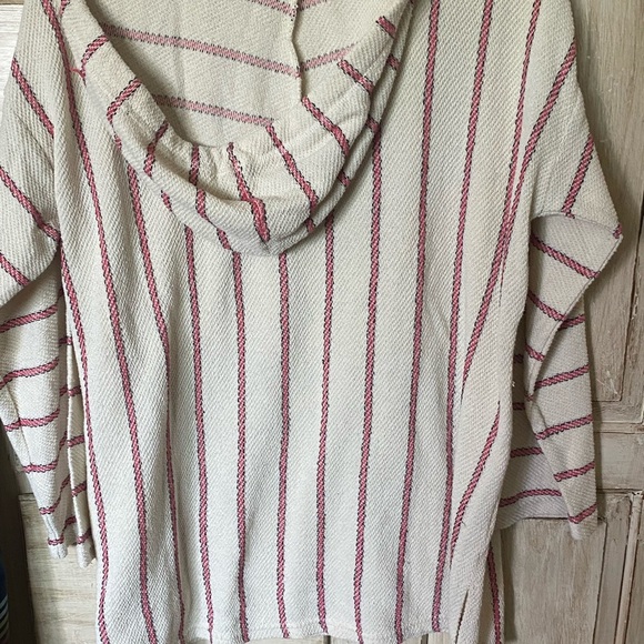 BILLABONG hoodie! Lightweight and SOFT! Cute & practical! Front pocket💖 EUC🤩 - Picture 2 of 9